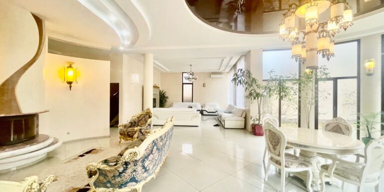 7 bedrooms home sale for redecorating in Odesa Ukraine, photo 04