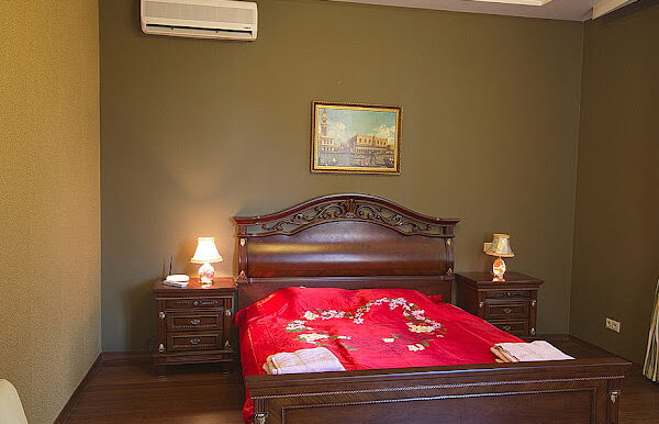 7 bedrooms home sale for redecorating in Odesa Ukraine, photo 05