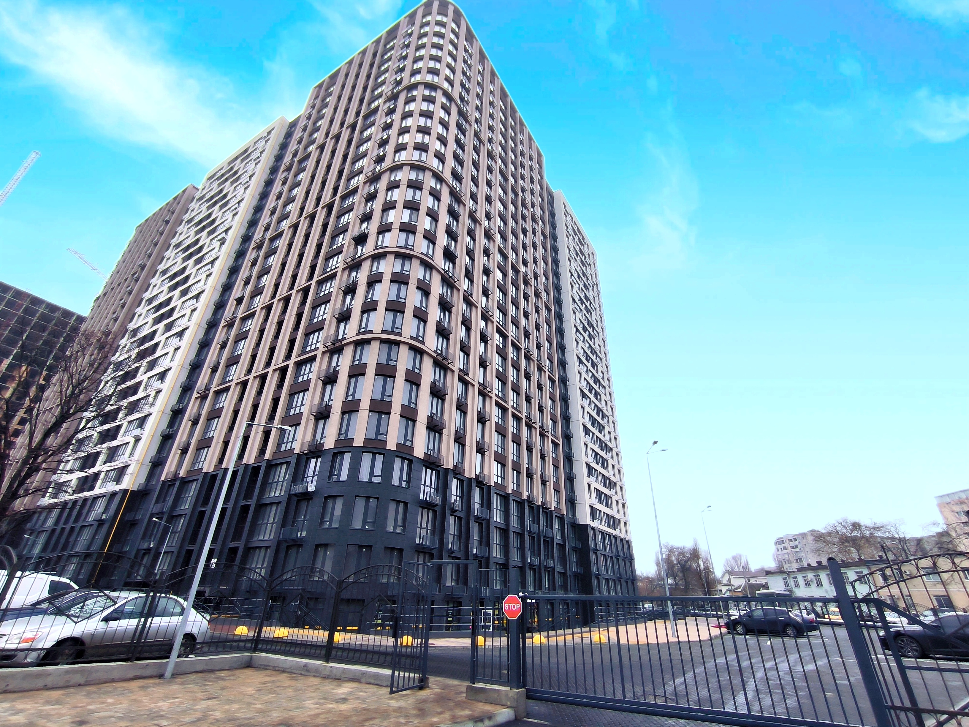 Buy apartment with 2 bedrooms in the New House for renovation on Fontanskaya Road, not far from Arcadia in Odesa Ukraine.